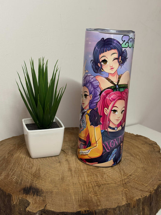 Gobelet isotherme avec design manga coloré représentant des personnages féminins style anime
