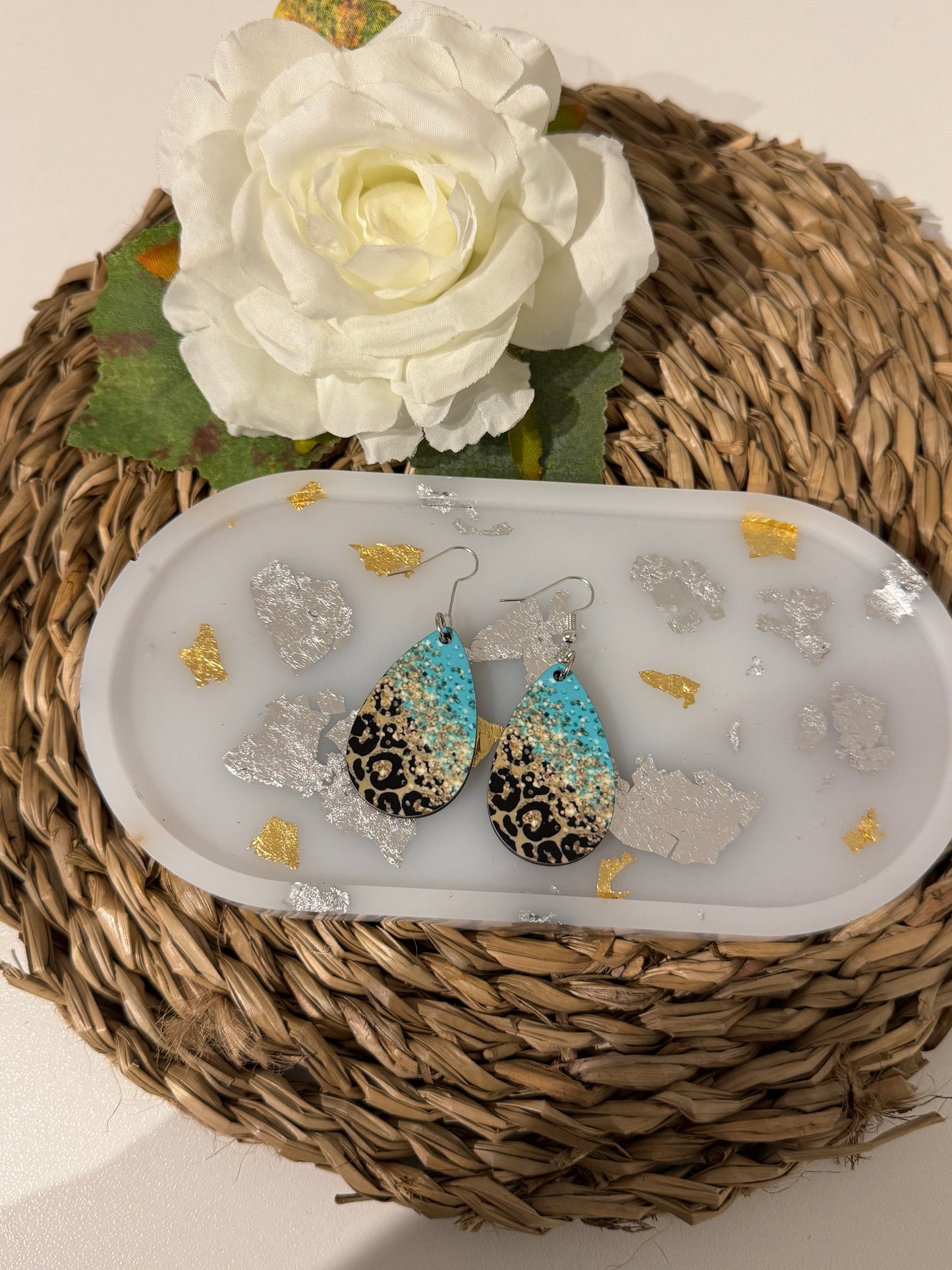 Boucles d'oreilles goutte turquoise et léopard