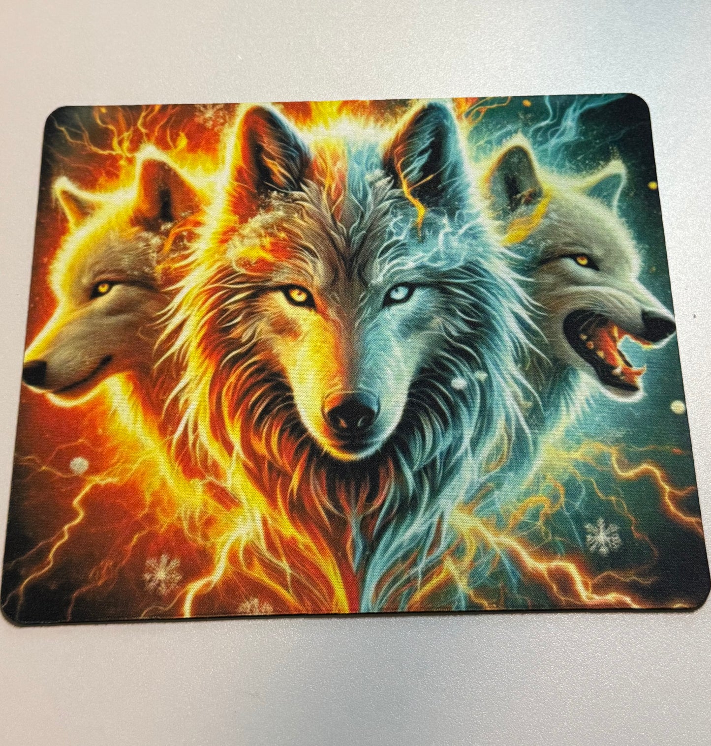 Tapis de souris personnalisé - Loups élémentaires feu et glace